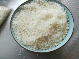 蒸红枣米饭,大米一碗