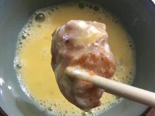 鸡米花(空气炸锅版),然后裹蛋液