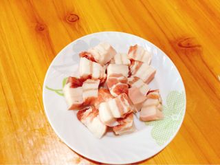 家常菜+红烧肉,猪五花洗净，切2cm左右的大块