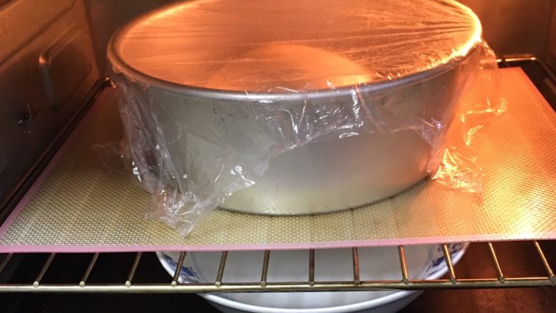 荔枝吐司面包,放入烤箱发酵60分钟。