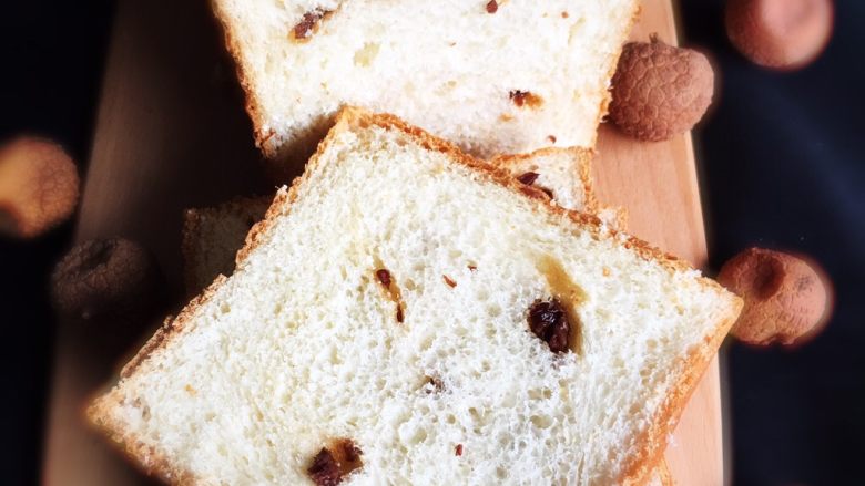 荔枝吐司面包,切开里面的层次清晰，吐司面包可以送人了。