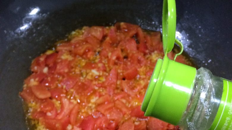 鲜美开胃: 风味西红柿杂菇汤,<a style='color:red;display:inline-block;' href='/shicai/ 134296'>白胡椒粉</a>少许。

用量是喝汤时能品出一点胡椒味即可。