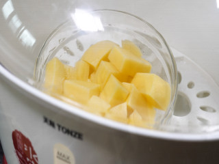 土豆泥（宝宝辅食版本）,炖锅隔水蒸20分钟左右