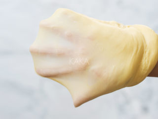 北海道吐司—附视频,揉成光滑且可以拉出坚韧薄膜的面团