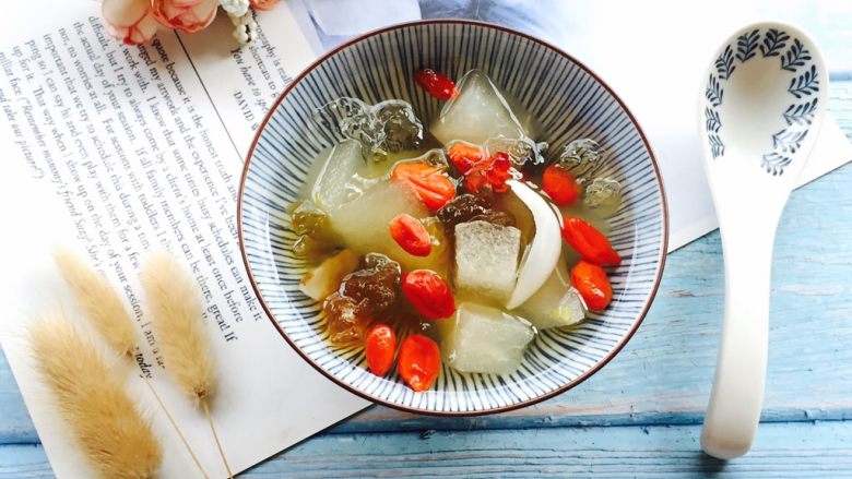 秋冬养生汤+桃胶雪梨百合枸杞糖水,开始和家人一起享用吧！