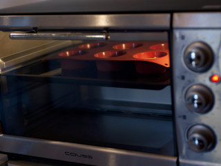 卡仕达布丁,烤箱预热170度，烘烤30分钟左右