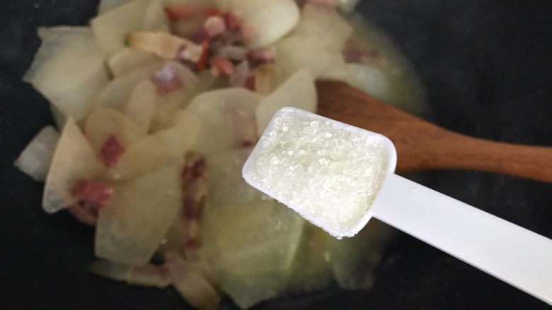 小米椒风肉炒冬瓜,加一小勺细砂糖带出鲜味