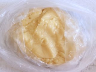 传统双酥果仁月饼（木糖醇糖浆）,油酥部分材料混合至无干粉状态