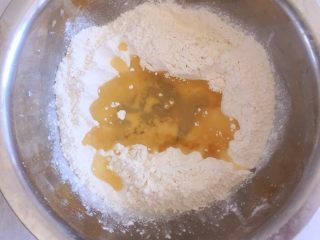 传统双酥果仁月饼（木糖醇糖浆）,把油酥部分的材料全部混合均匀