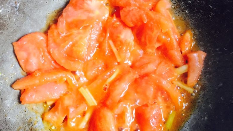 家常菜+西红柿炒鸡蛋,炒出汤汁