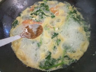 西红柿菠菜鸡蛋汤,半勺胡椒粉。