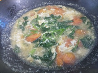 西红柿菠菜鸡蛋汤,搅拌均匀，再次烧开就可以了。