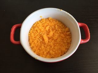 蛋黄焗南瓜（非油炸）,晾凉后切碎备用