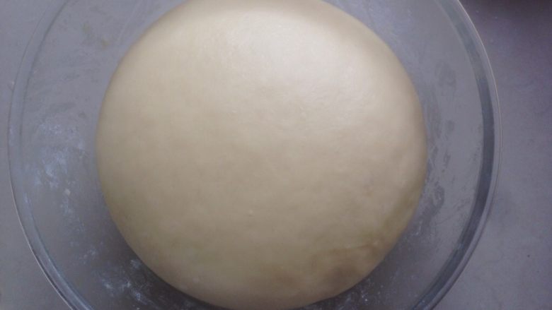 鸡蛋面饼,盖上保鲜膜，室温下发酵两倍大。