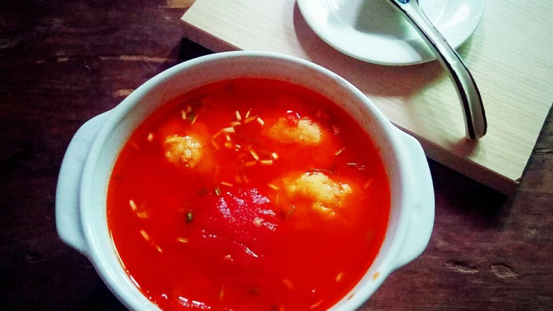 番茄南瓜鱼丸汤,端上餐桌。