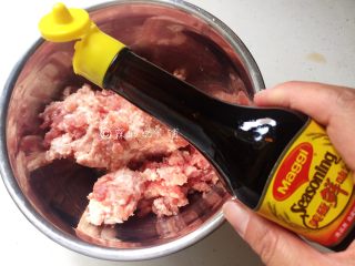大肉包（紫甘蓝版）,一点点鲜味汁和蚝油