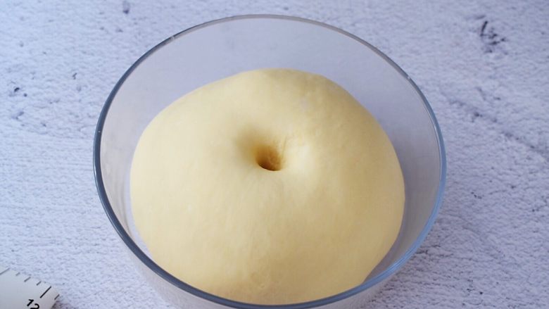 香葱芝士面包,手指沾水或面粉戳一小洞，不反弹不回缩即发酵成功