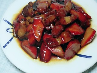 樱桃肉,汤汁收干后起锅即可。