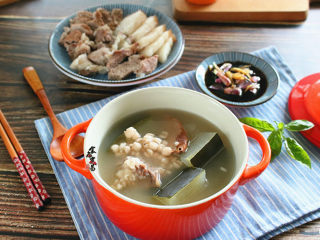 冬瓜薏仁猪肉汤,一汤两吃，简单又美味；