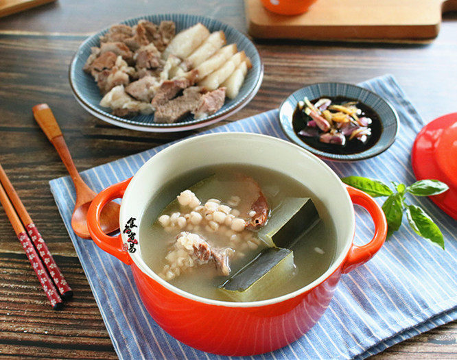 冬瓜薏仁猪肉汤,一汤两吃，简单又美味；