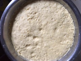 妈妈的味道－南瓜馒头,放入南瓜泥面粉水酵母 糖和面 发酵2小时