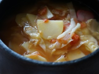 改良版的老上海罗宋汤,加入水开始煲煮
