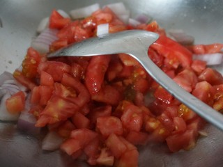 改良版的老上海罗宋汤,加入番茄碎