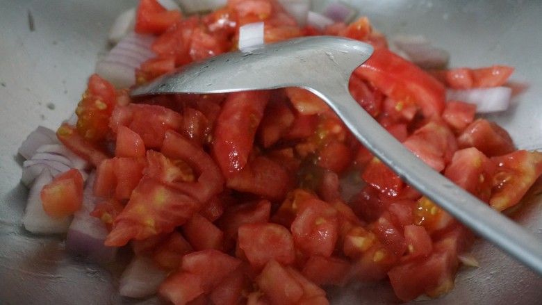 改良版的老上海罗宋汤,加入番茄碎