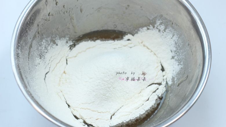 广式五仁月饼,过筛加入低筋面粉