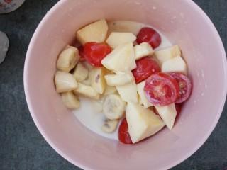 椰浆酸奶水果捞,拌均匀。