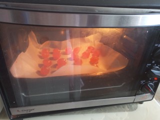 自制豆沙蛋黄月饼,170°烤5分钟