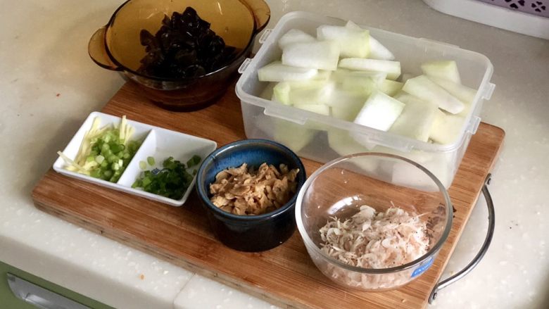 明月松间照，清泉石上流➕淡菜虾皮冬瓜汤,全部食材准备好，开始煮汤吧😁