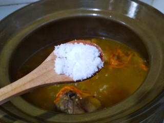 虫草花鸡汤,放适量的盐