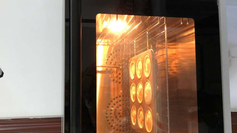 浓郁的橙酒香蕉麦芬蛋糕—ukoeo风炉制作,入炉 155度 30分钟
