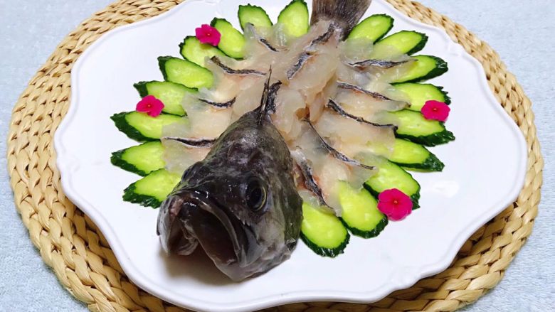 黑鱼刺身,黑鱼的营养价值非常丰富适合各类人群食用