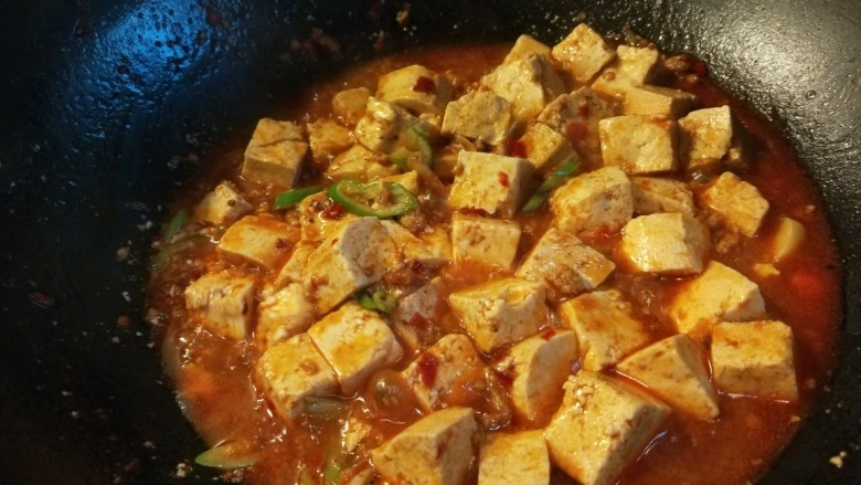 新文美食  麻婆豆腐,最后水淀粉勾芡即可。