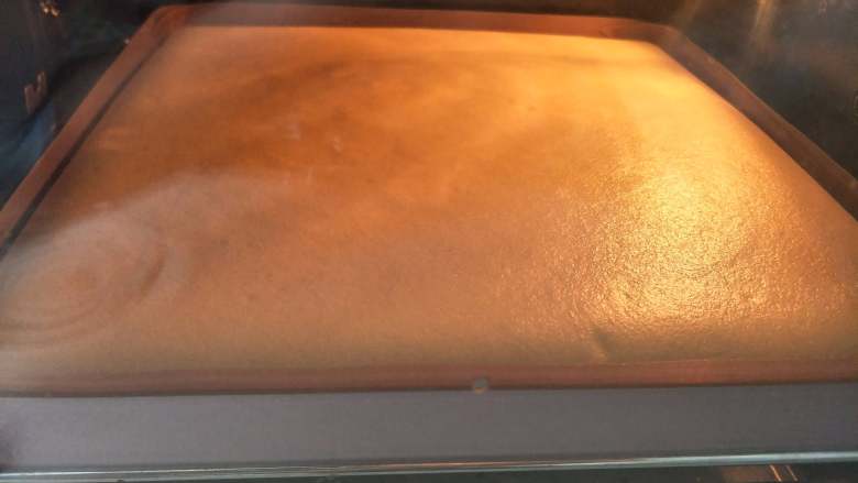 数字小米蛋糕，美味又有颜,放入提前预热好的烤箱175度20分钟。
