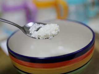 美食丨大米南瓜粥 简单三步搞定宝宝的早餐,大米洗净。
