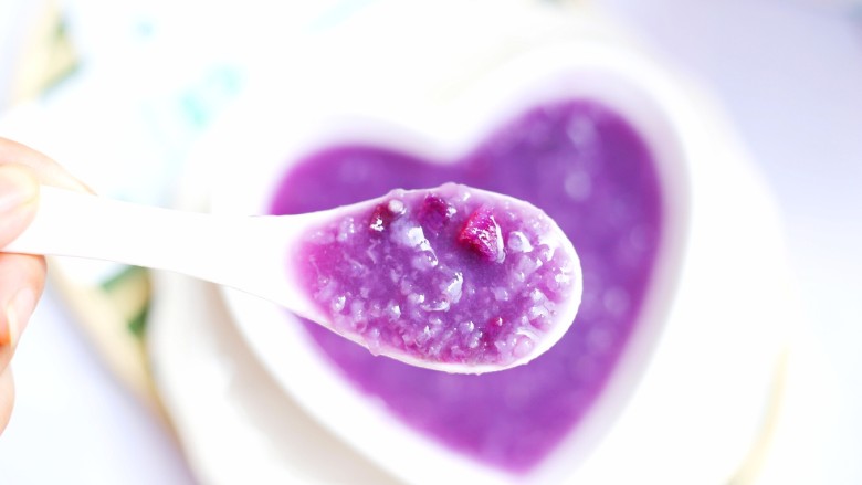美食丨靓丽的紫薯粥，辅食中的颜值担当～,来一口。