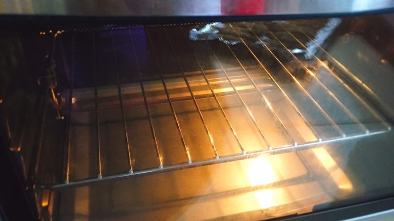 烤箱版+超级简单的烤大虾,预热烤箱，200度5分钟