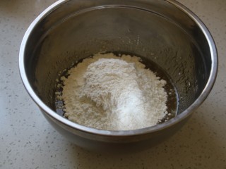 广式月饼,加入低粉用刮刀切拌