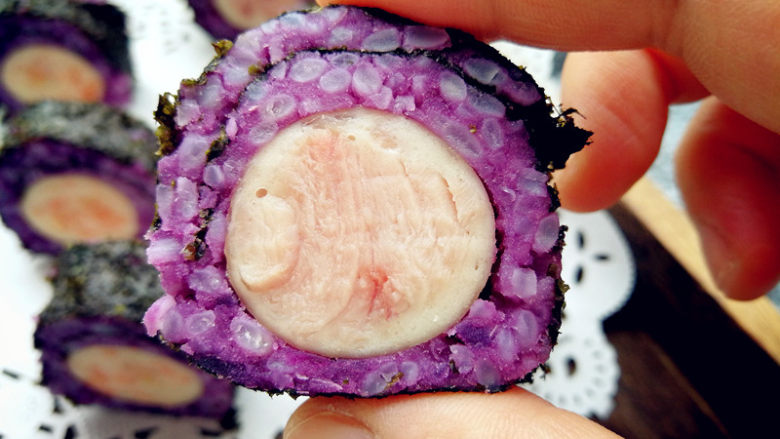 紫薯米饭香肠卷,大颗粒的金枪鱼肉，特别有营养。
