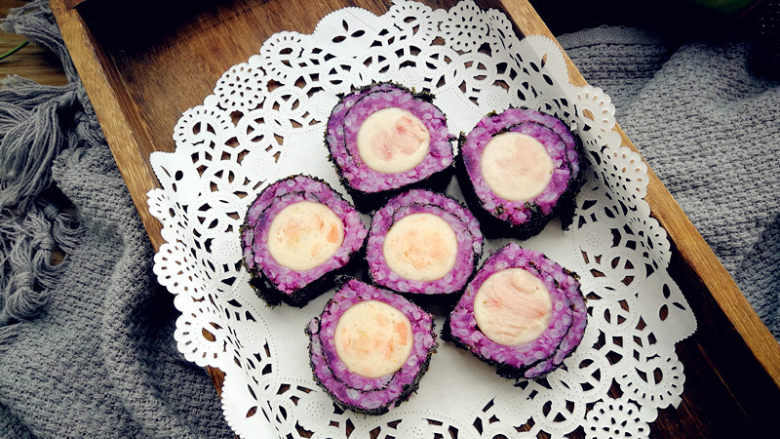 紫薯米饭香肠卷,对海鲜过敏的，可以替换掉里面海鲜类的食材。
