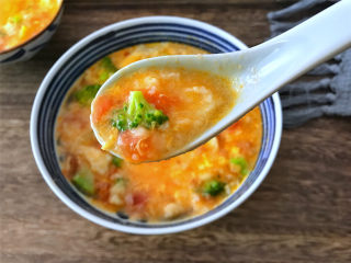 番茄鸡蛋疙瘩汤,做法简单快手，好喝又营养的番茄疙瘩汤，暧胃，又开胃。