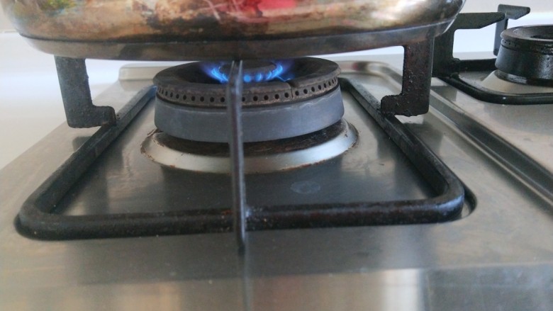 新文美食  卤煮羊脊骨,在改成小火慢炖两个小时。