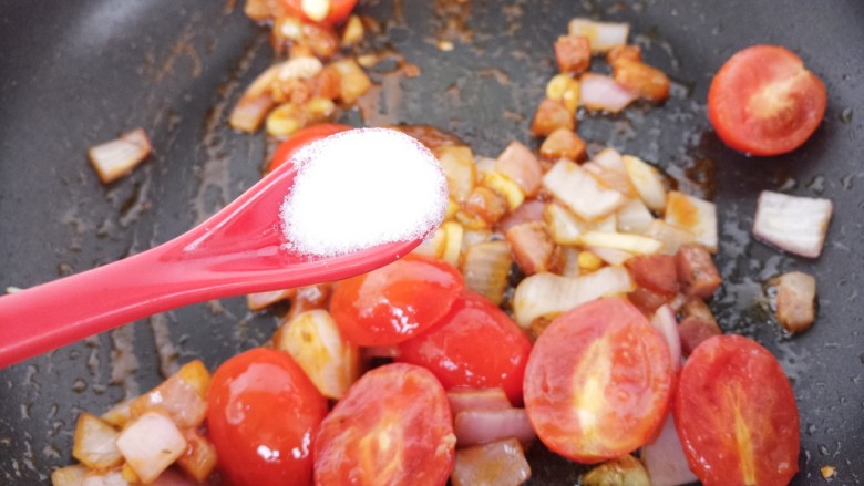 小番茄培根意面,一勺盐。