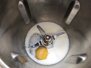 牛奶开花馒头,加入鸡蛋 牛奶 液体