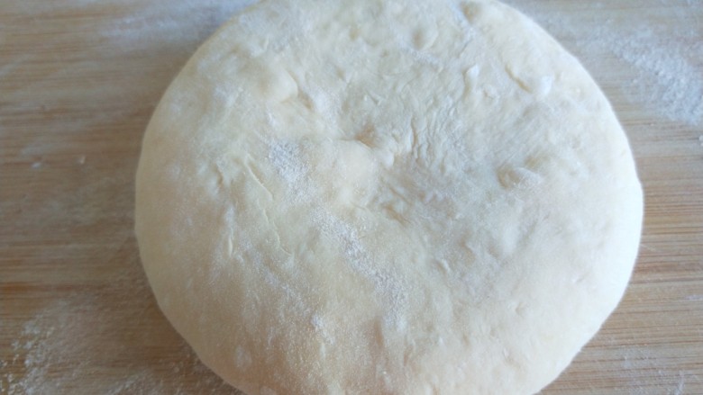 新文美食  自制披萨饼,合成面团发酵好后使用。