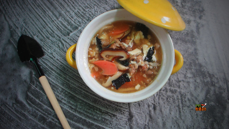 香菇豆腐汤,就着汤汁都能吃下一碗米饭
