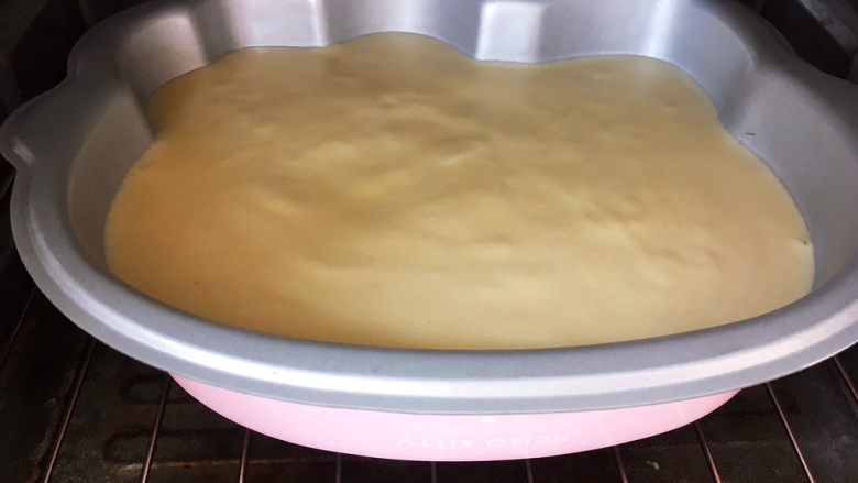 kt日式棉花蛋糕,入烤箱水浴法150度烤50分钟 